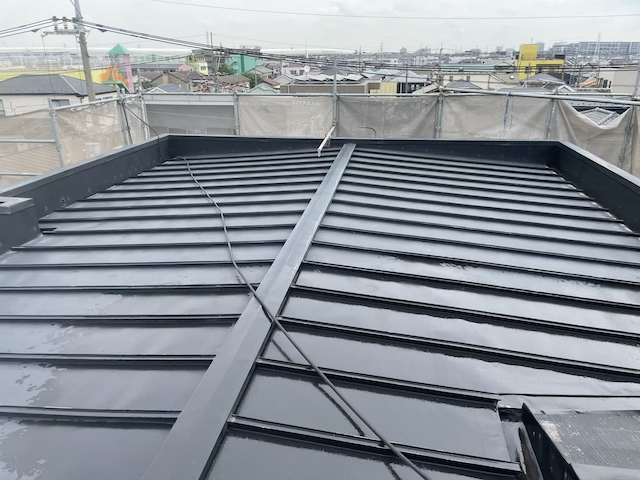 草加市積水ハウス屋根塗装工事　ガルバニウム屋根